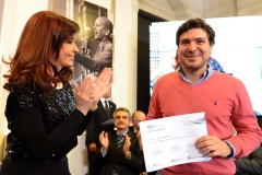 CFK entrega becas del programa BEC.AR