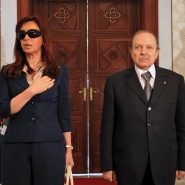 La presidenta Cristina FernÃ¡ndez de Kirchner se reuniÃ³ este mediodÃ­a (hora local) con su par de Argelia Abdelaziz Bouteflikha con quien analizÃ³ la situaciÃ³n internacional. Foto: Presidencia de la NaciÃ³n/TÃ©lam/cl