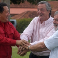 Néstor con Chávez y Lula en Brasilia