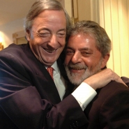 Abrazo entre Néstor y Lula