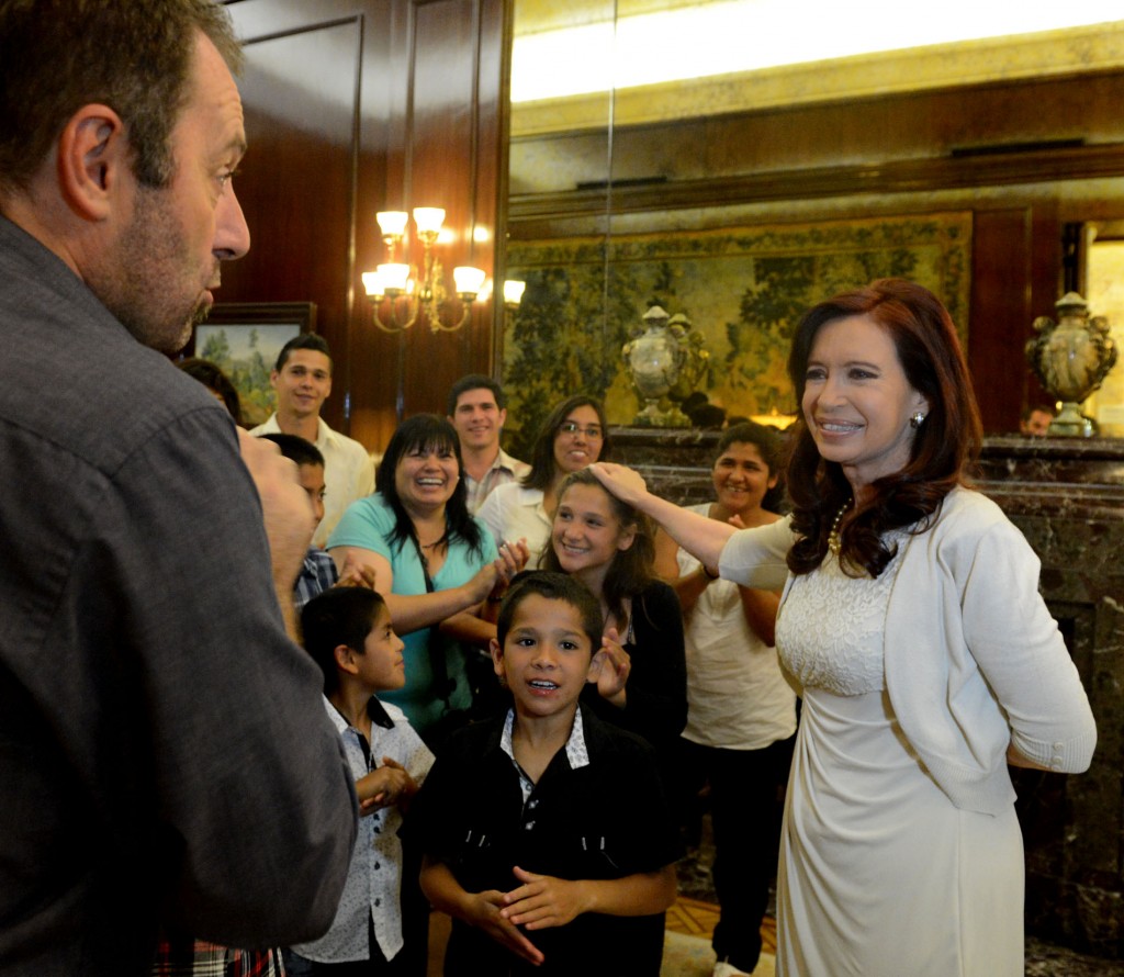 Cristina recibió a niños de la Fundación Valdocco.