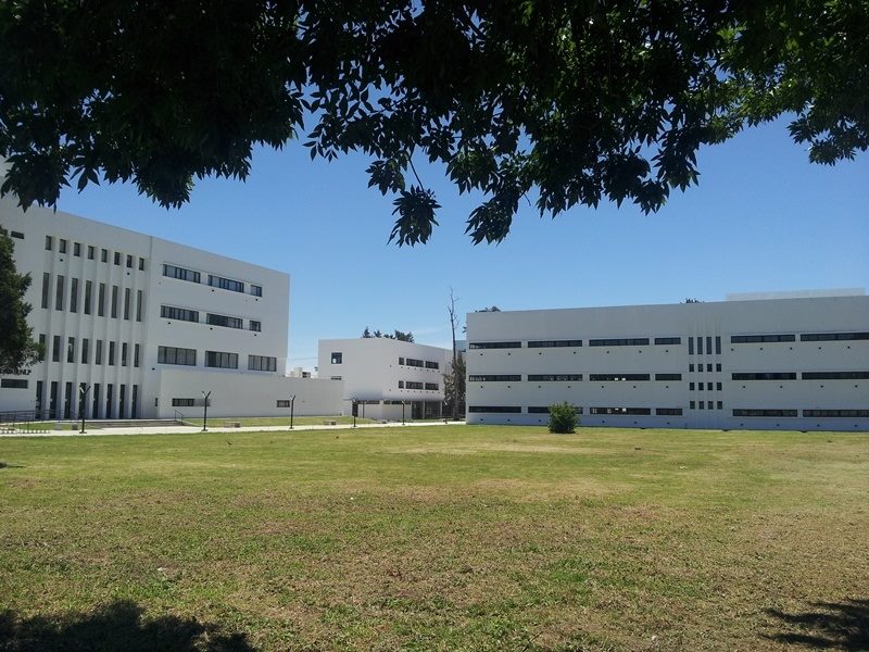Se inauguran el edificio administrativo y el edificio académico de la Facultad de Humanidades de la Universidad Nacional de La Plata. Inversión: $48,3 millones