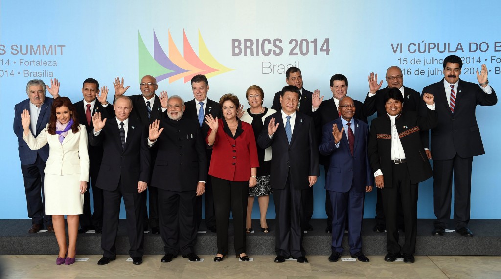 La presidenta Cristina Fernandez de Kirchner reunida junto a los mandatarios que integran los bloques BRICS y UNASUR, en Brasilia.