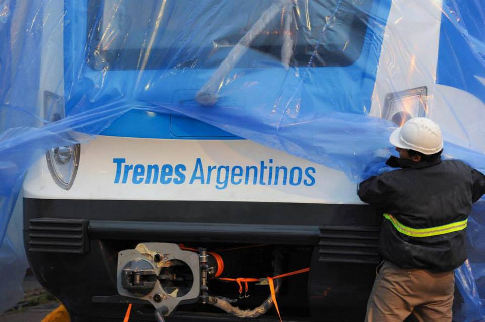 En el puerto de Buenos Aires, recibimos las nuevas formaciones 0KM para el Tren Mitre. 