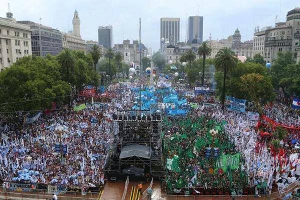 Feliz Cumpleaños Democracia Argentina.