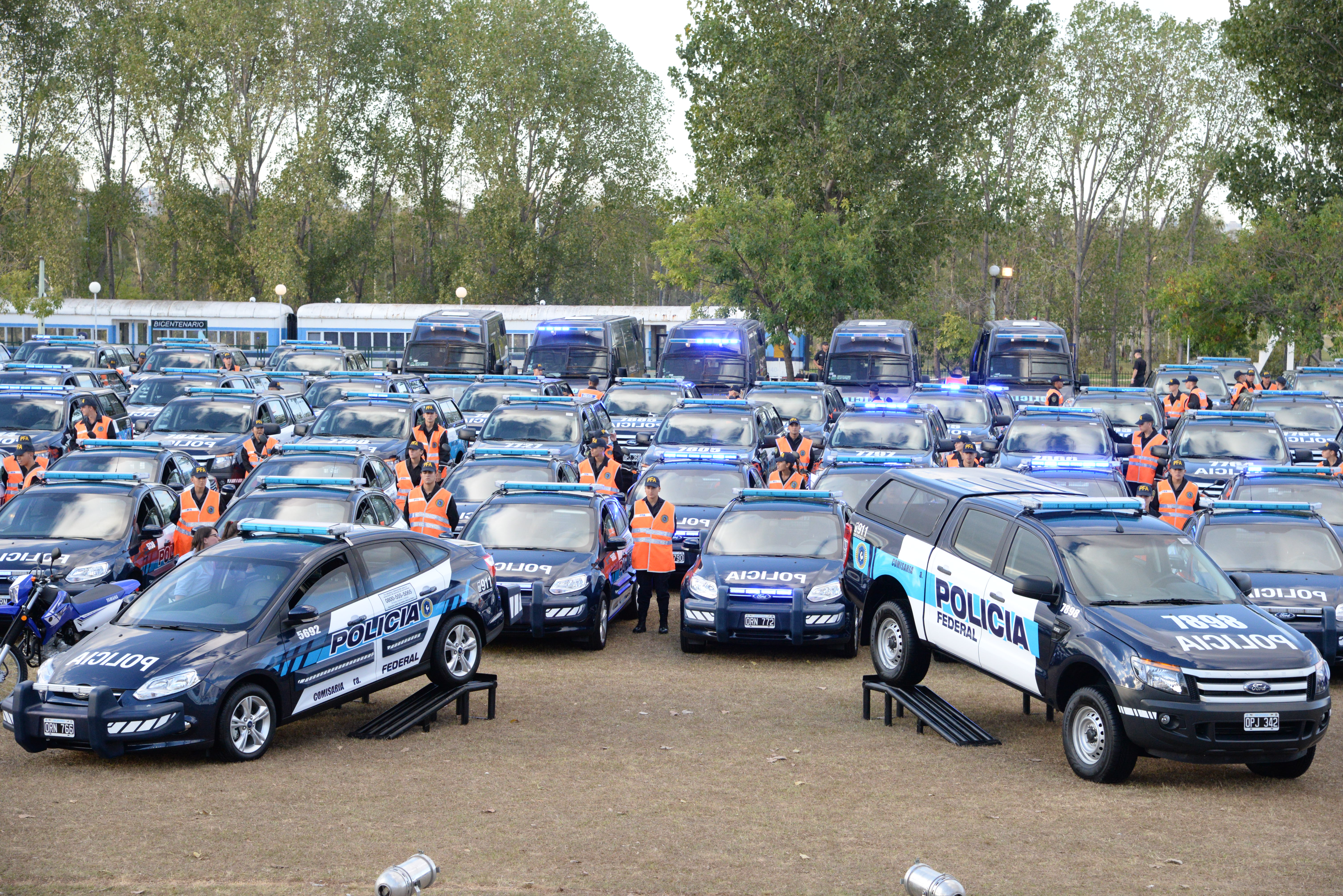 Nuevos patrulleros, motos y para la Policía Federal